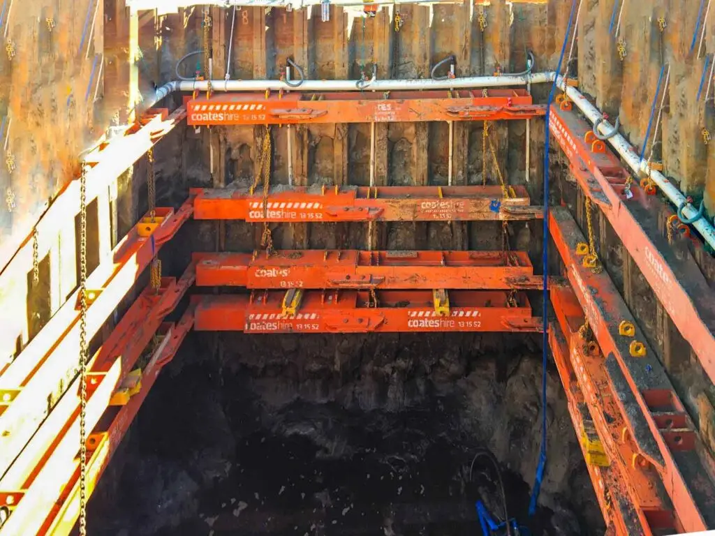 Impressive pit with 4 rows of bracing installed by MESO Solutions to secure the excavation.