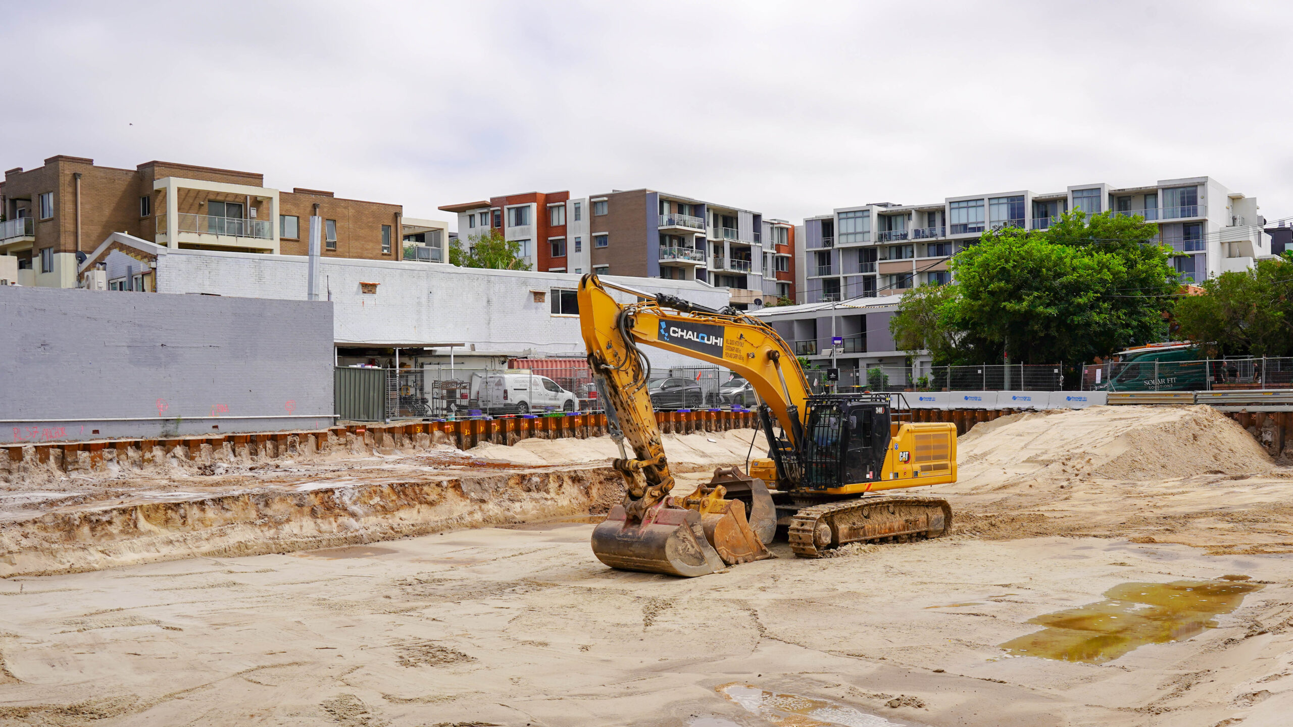 Sandy construction site at 1637-1647 Botany Road, with sheet piles installed close to neighbouring wall by MESO Solutions.